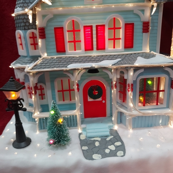 Holiday fiber optic house - Picture 2 of 10